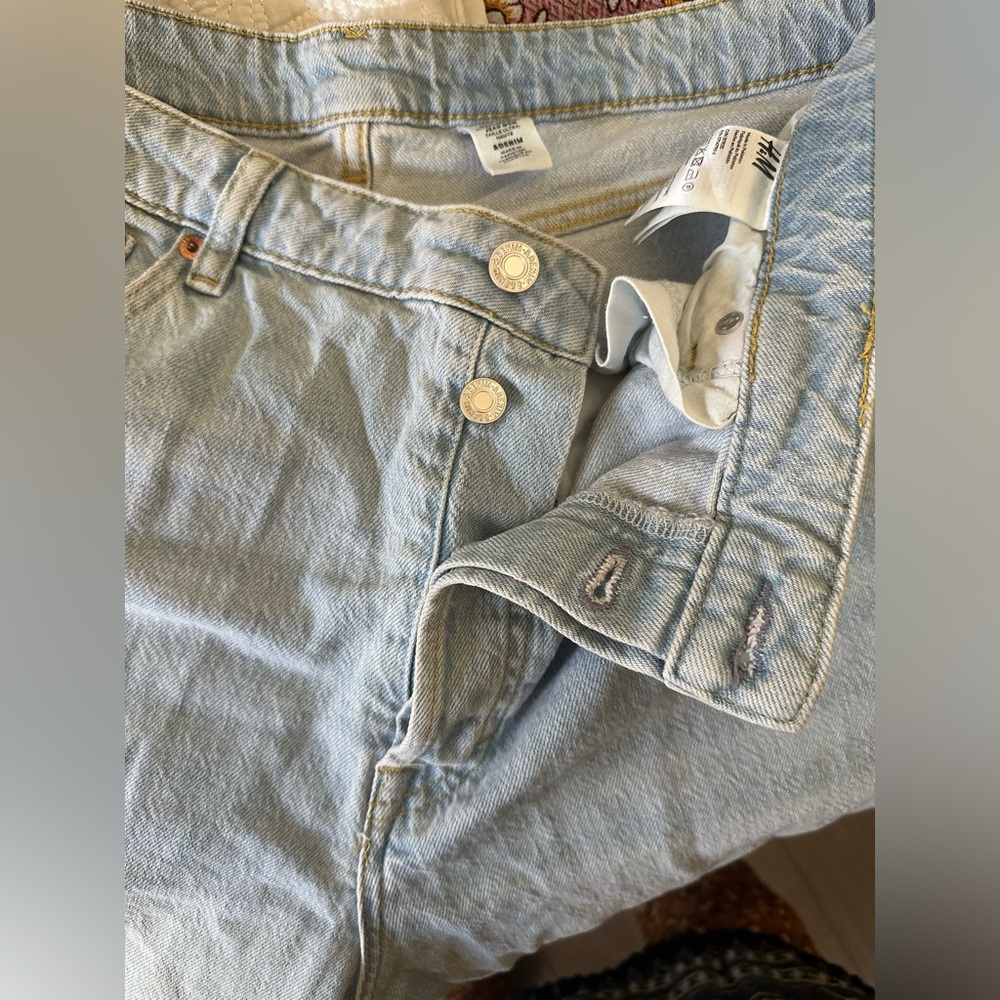 💜 H&M Light Blue High Rise Mom Jeans